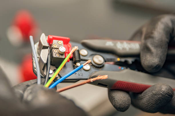 Best Affordable Emergency Electrician  in Maltby, WA